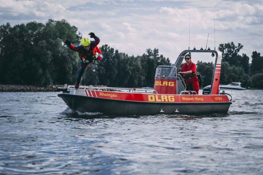 Rettungsboot DLRG Rheingau